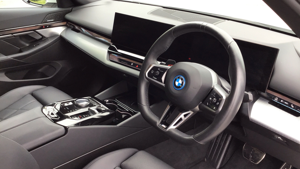 BMW i5 Saloon White #6