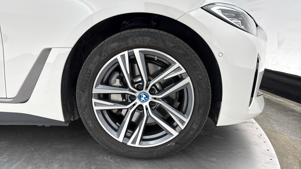BMW i4 Coupe White #4