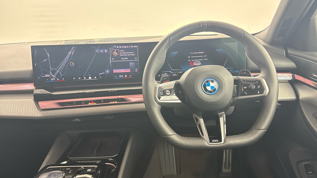 BMW 5 Series Estate White #5