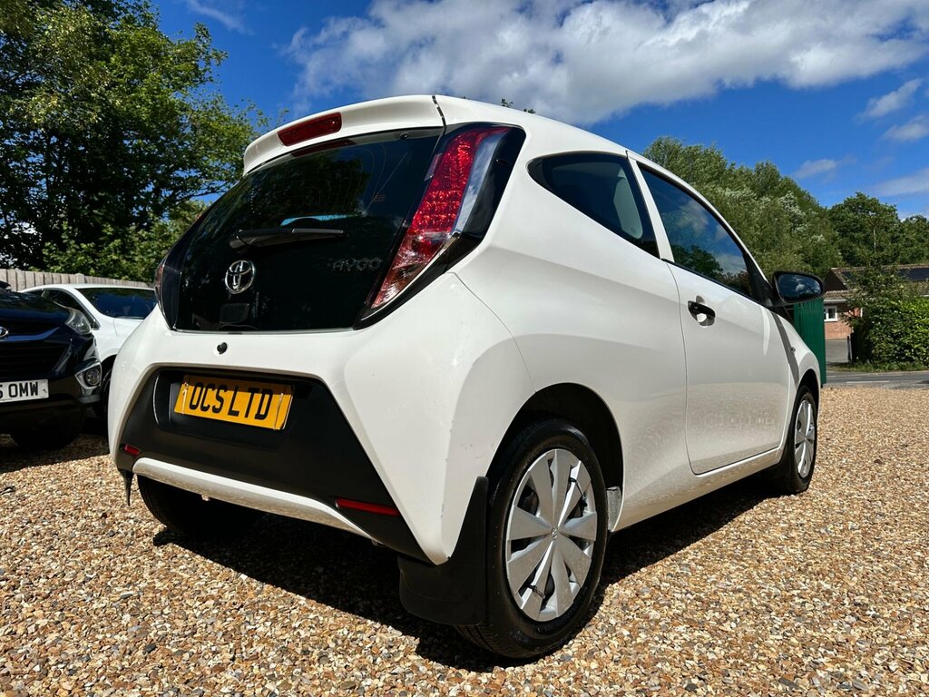 Toyota Aygo 1.0 Vvt-i X Euro 5 Euro 5 White #4