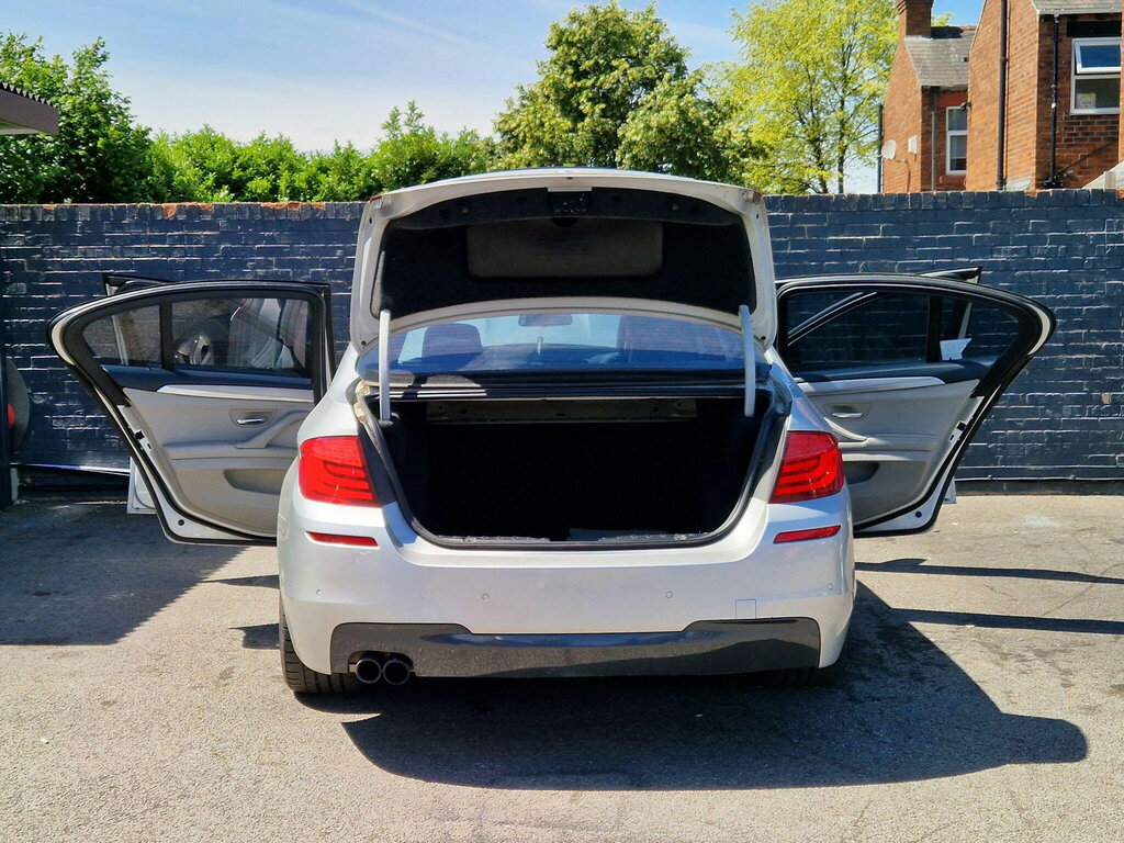 BMW 5 Series Saloon Grey #18