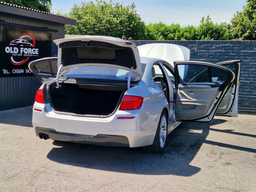 BMW 5 Series Saloon Grey #19
