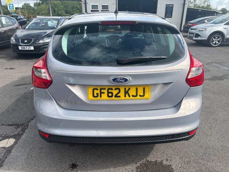 Ford Focus Zetec Silver #6
