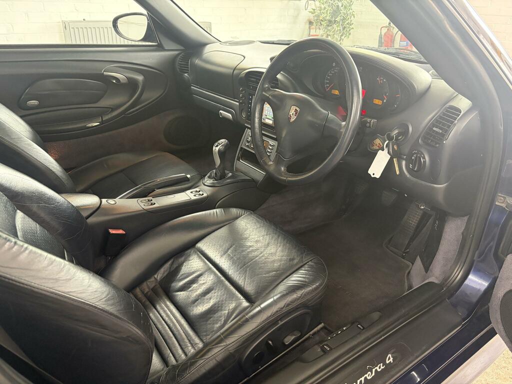 Porsche 911 911 Carrera 4S Black #20
