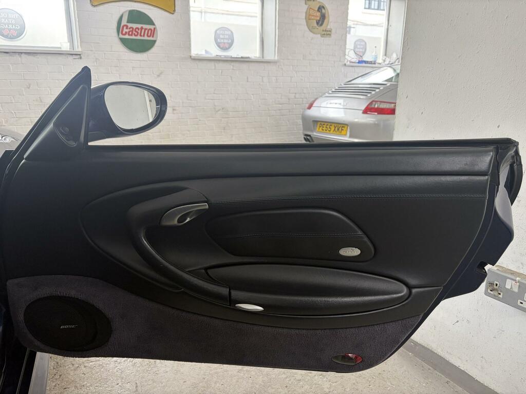 Porsche 911 911 Carrera 4S Black #25