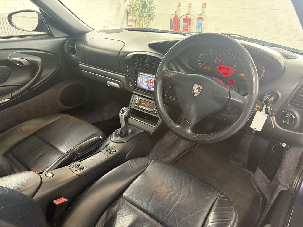 Porsche 911 911 Carrera 4S Black #22