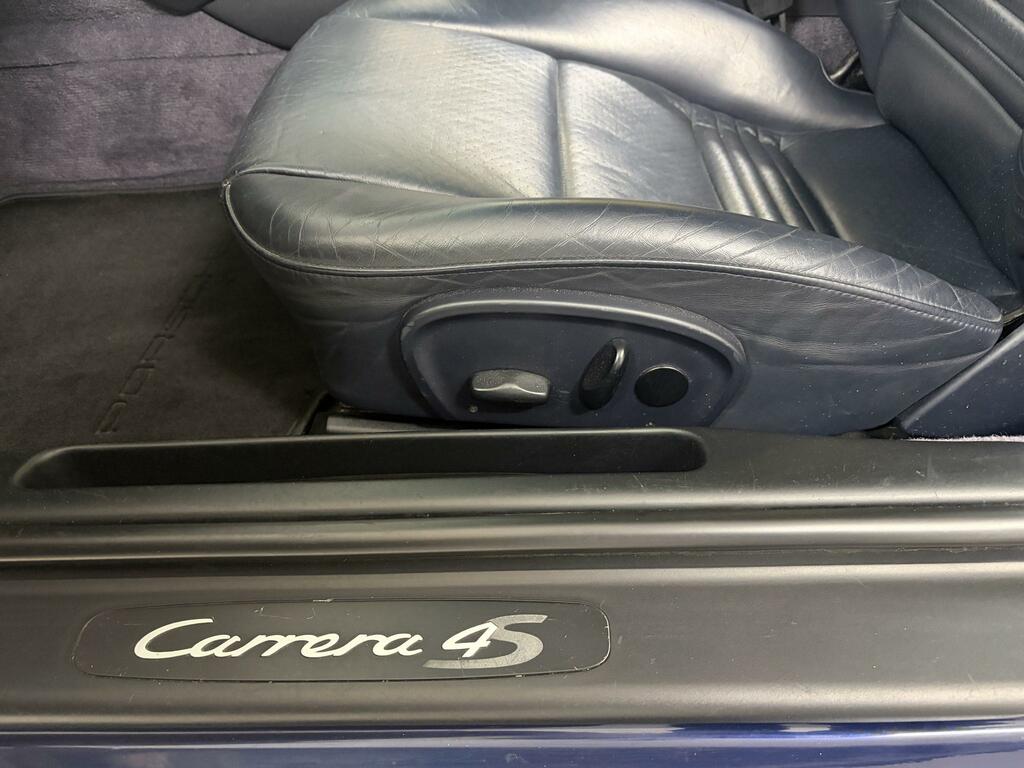 Porsche 911 911 Carrera 4S Black #24
