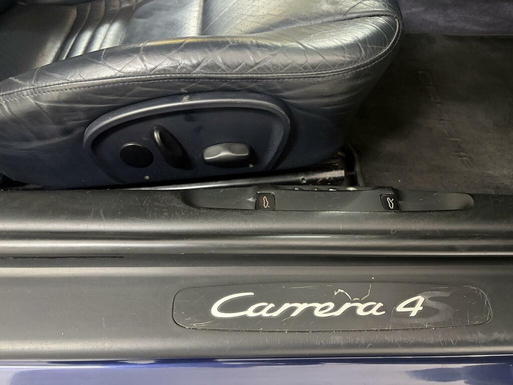 Porsche 911 911 Carrera 4S Black #23