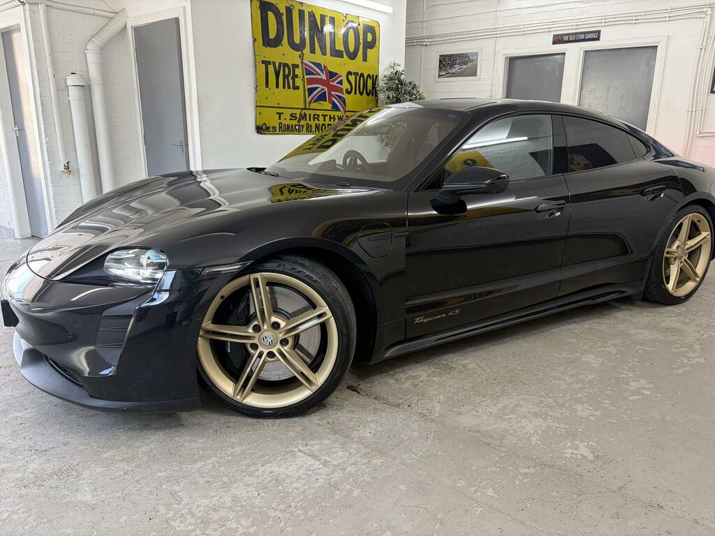 Porsche Taycan 4S Performance Plus Black #5