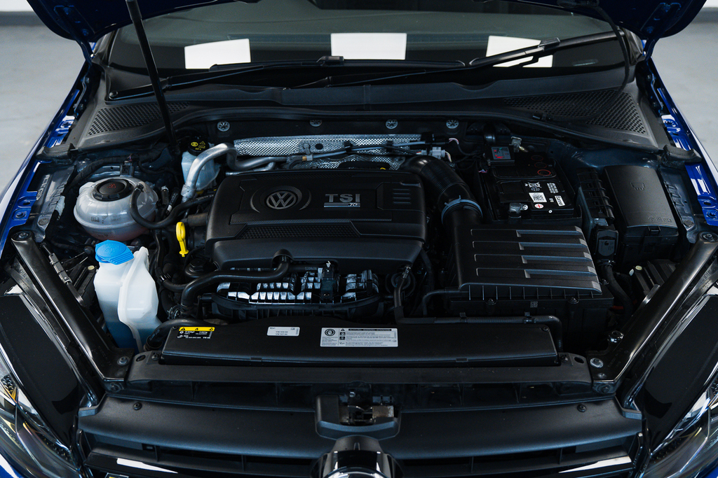 Volkswagen Golf Petrol MF18KVS Blue #3