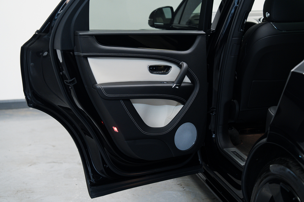 Bentley Bentayga 6.0 W12 Black #57