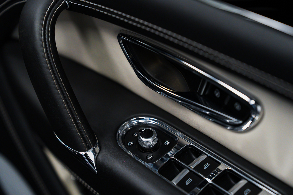 Bentley Bentayga 6.0 W12 Black #37