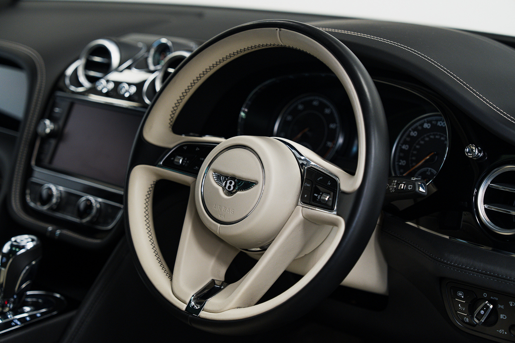 Bentley Bentayga 6.0 W12 Black #40
