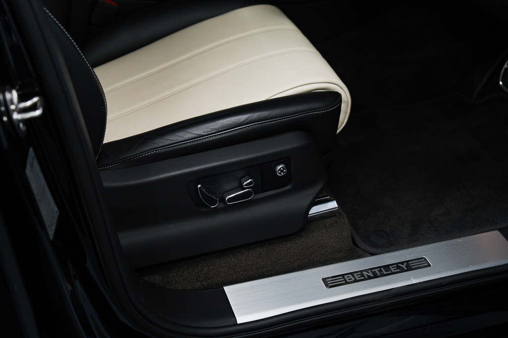 Bentley Bentayga 6.0 W12 Black #52