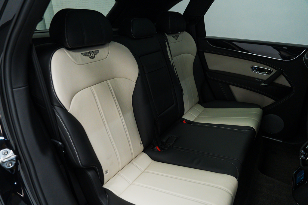 Bentley Bentayga 6.0 W12 Black #59