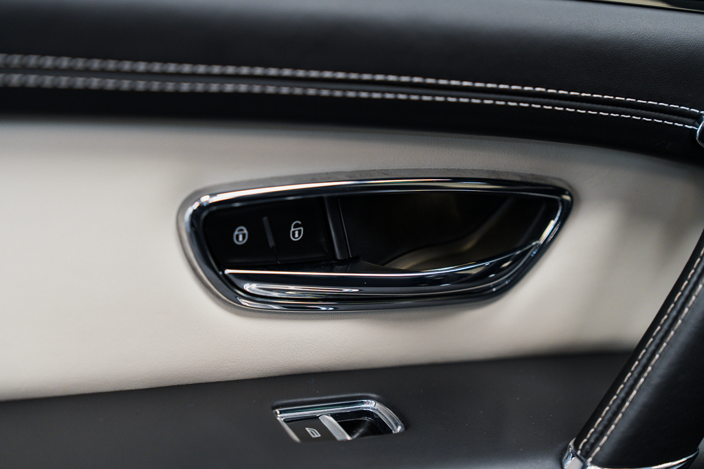 Bentley Bentayga 6.0 W12 Black #47