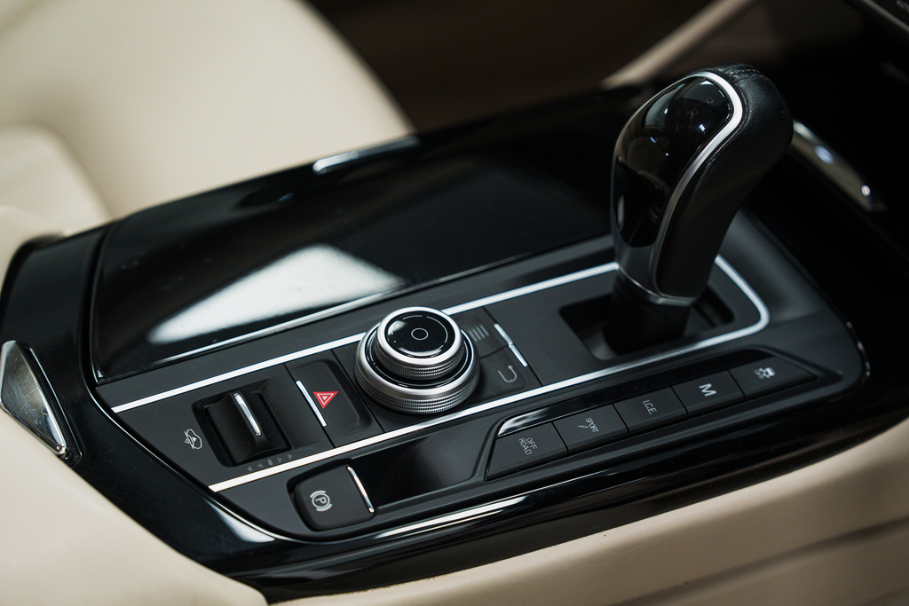 Maserati Levante S  #40