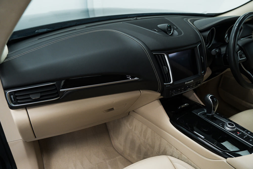 Maserati Levante S  #44