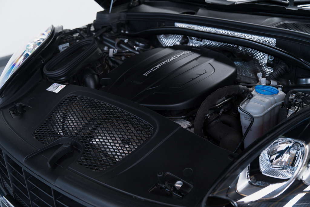 Porsche Macan 2L Null Black #66