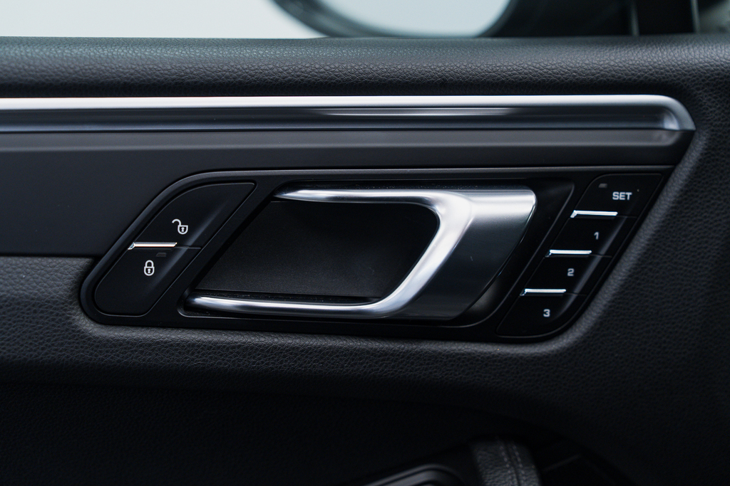 Porsche Macan 2L Null Black #47