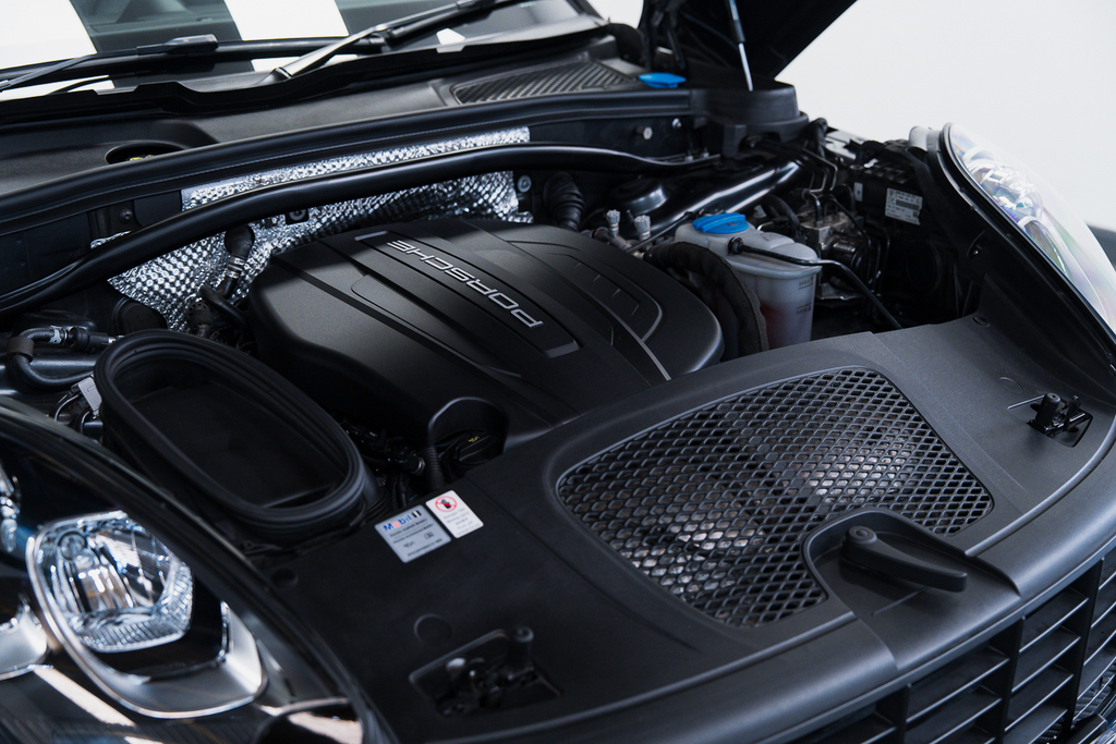 Porsche Macan 2L Null Black #63
