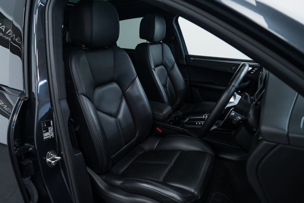 Porsche Macan 2L Null Black #49