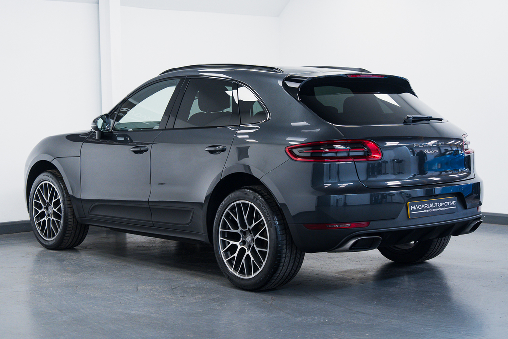 Porsche Macan 2L Null Black #17