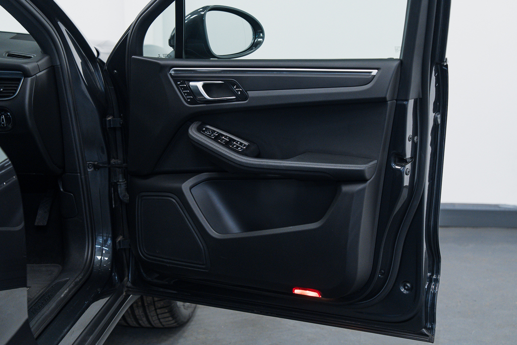 Porsche Macan 2L Null Black #36