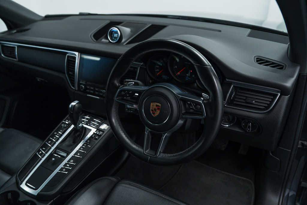 Porsche Macan 2L Null Black #39