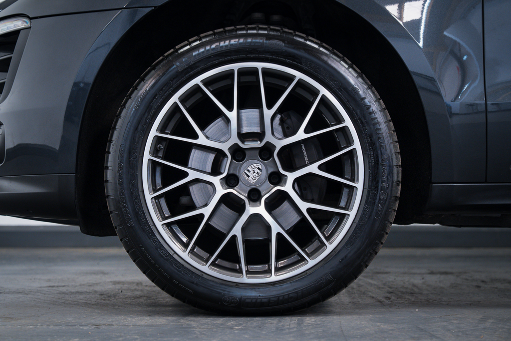 Porsche Macan 2L Null Black #28