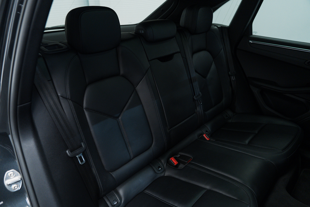 Porsche Macan 2L Null Black #59