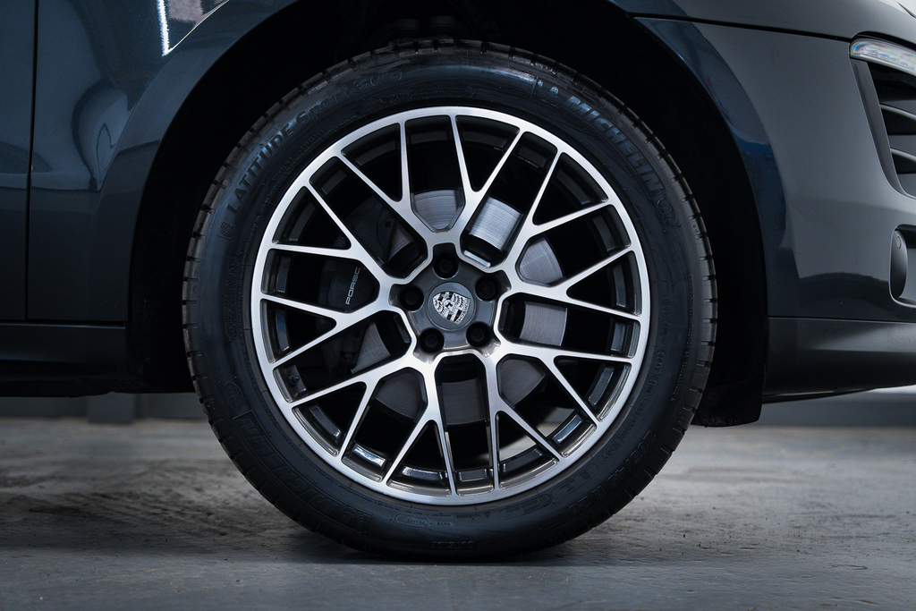 Porsche Macan 2L Null Black #34