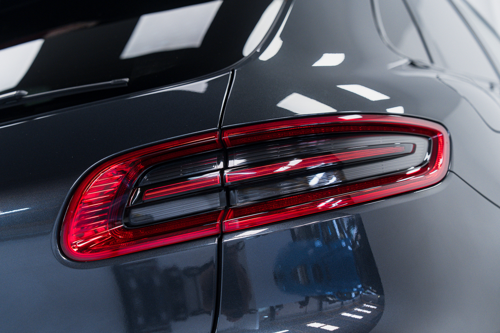 Porsche Macan 2L Null Black #14