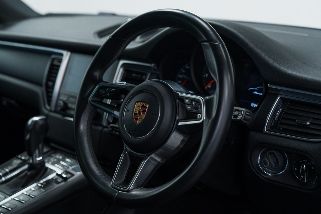 Porsche Macan 2L Null Black #40