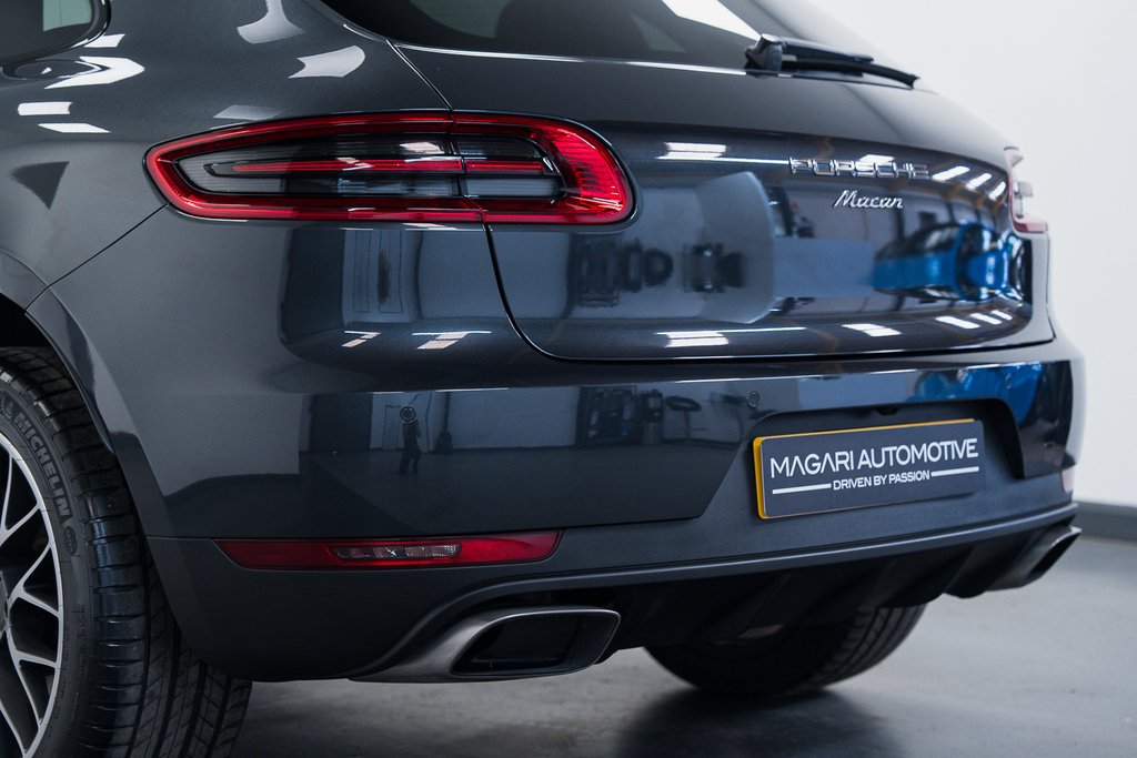 Porsche Macan 2L Null Black #18