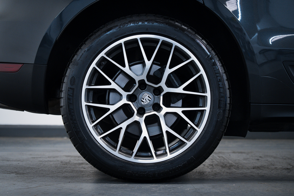 Porsche Macan 2L Null Black #32