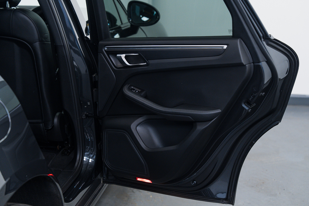 Porsche Macan 2L Null Black #58