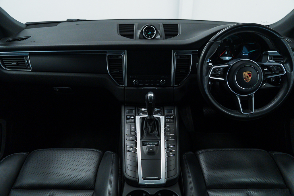 Porsche Macan 2L Null Black #42
