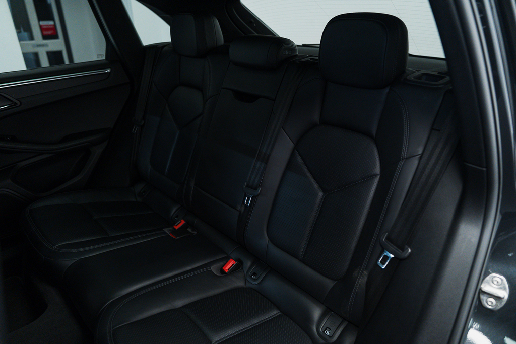 Porsche Macan 2L Null Black #60