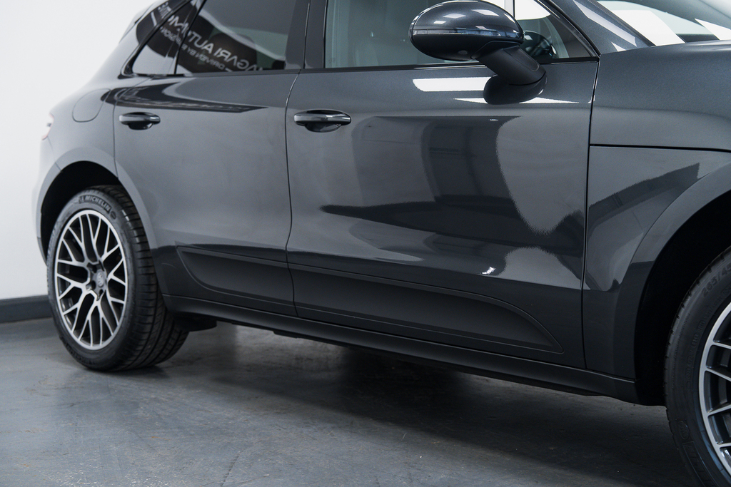 Porsche Macan 2L Null Black #25
