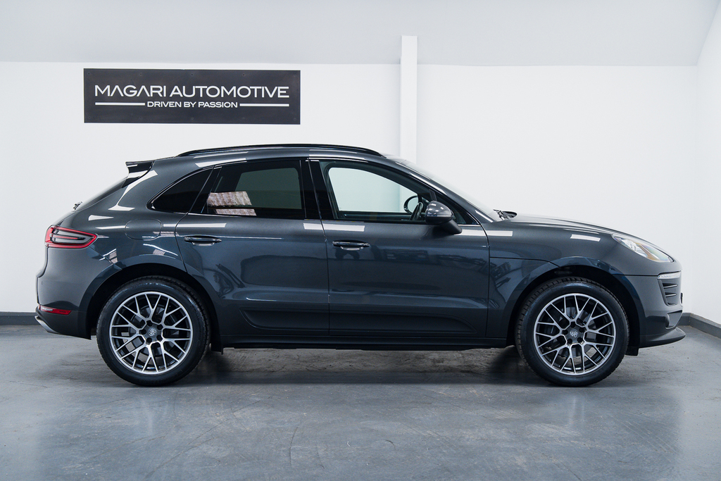Porsche Macan 2L Null Black #11