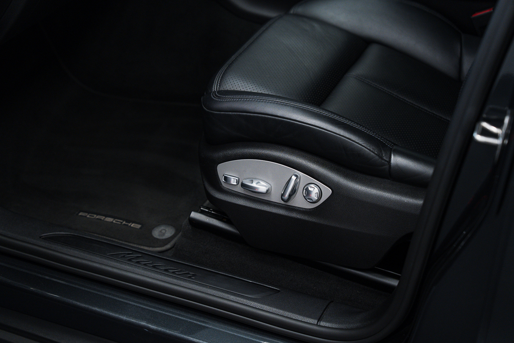 Porsche Macan 2L Null Black #56