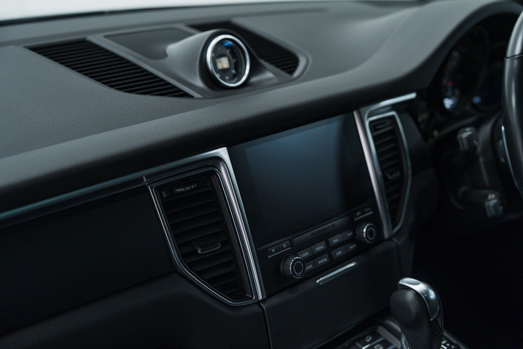 Porsche Macan 2L Null Black #43