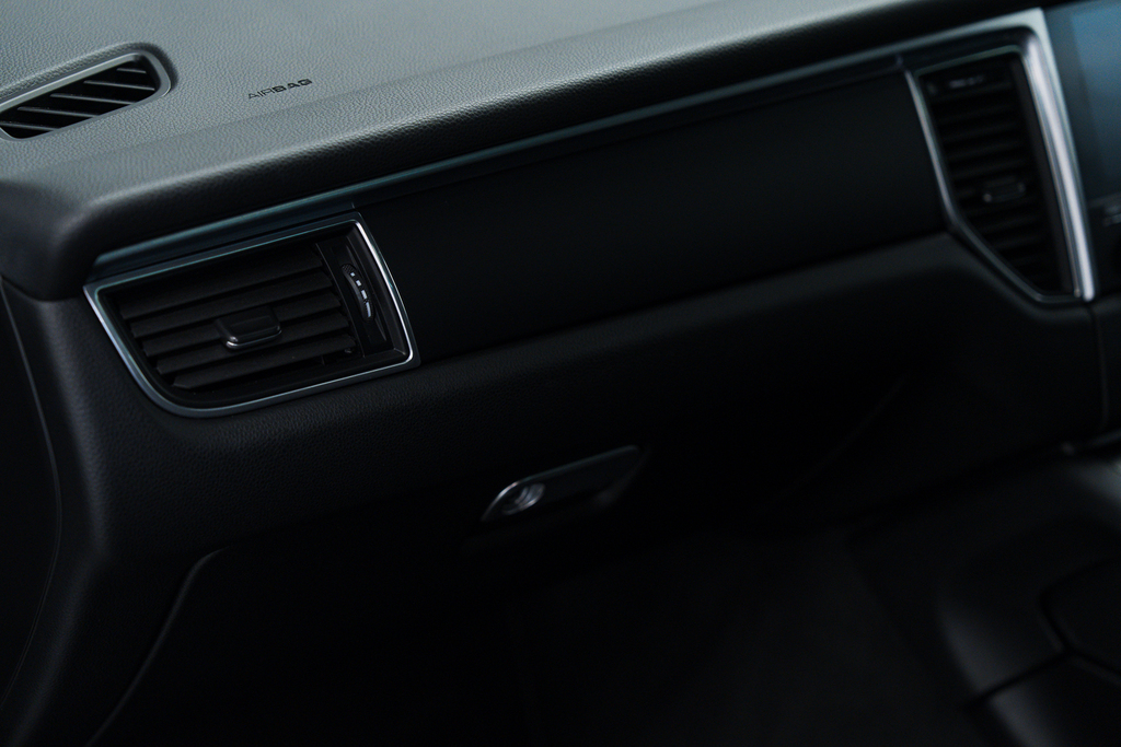 Porsche Macan 2L Null Black #44