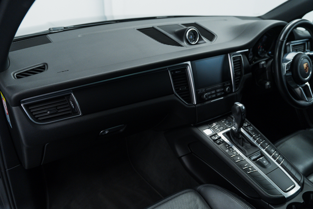 Porsche Macan 2L Null Black #45