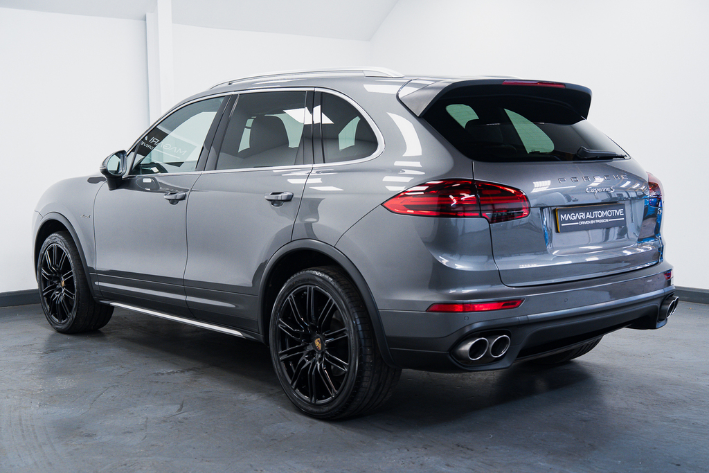 Porsche Cayenne 3.0 V6 E-hybrid S Platinum Edition Tiptronics 4Wd Black #16