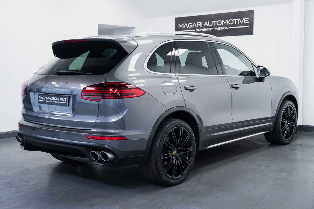 Porsche Cayenne 3.0 V6 E-hybrid S Platinum Edition Tiptronics 4Wd Black #12