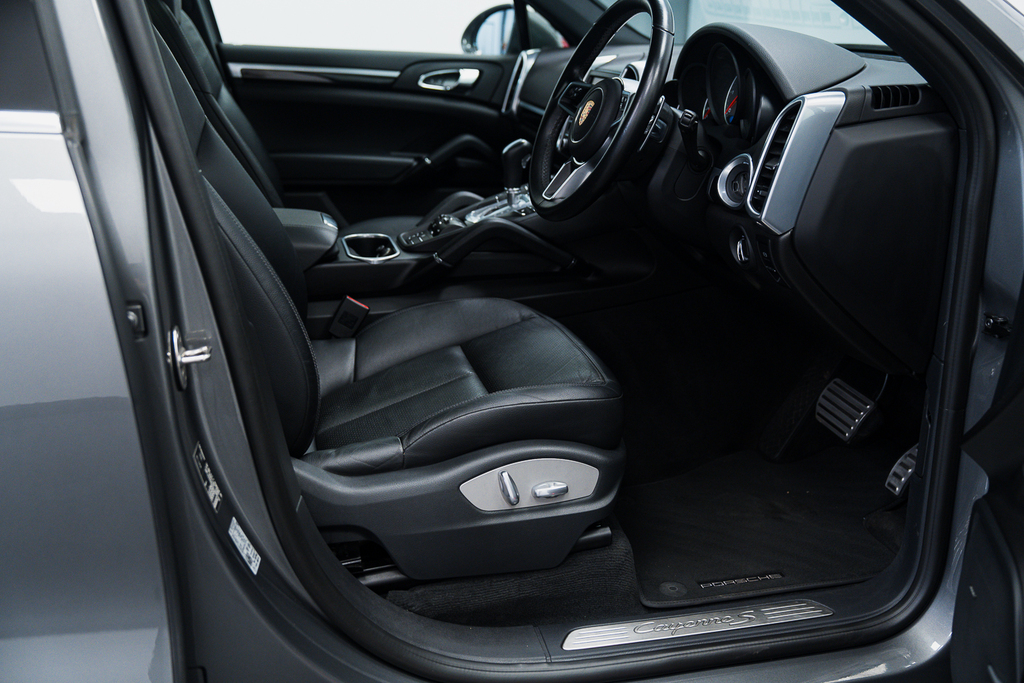 Porsche Cayenne 3.0 V6 E-hybrid S Platinum Edition Tiptronics 4Wd Black #37