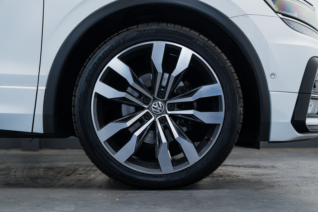 Volkswagen Tiguan Petrol HJ20WRE White #2