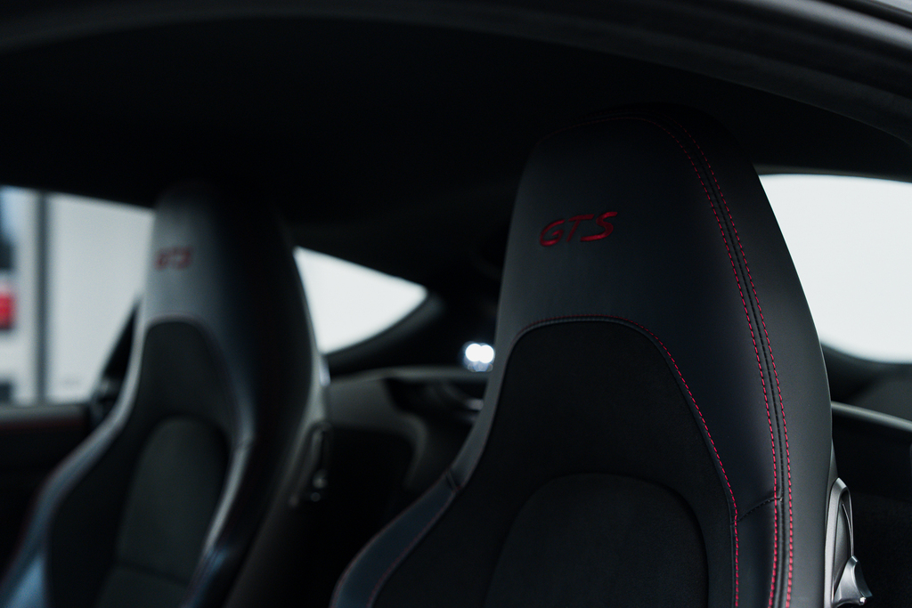 Porsche 718 Cayman 718 Cayman S-a Blue #52